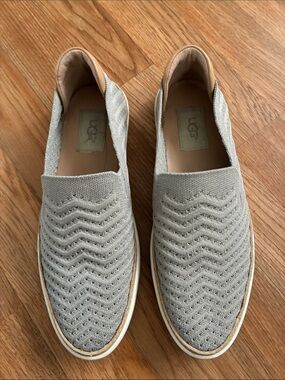 UGG SLIP-on Gray & Silver blend Size 8 like new condition
